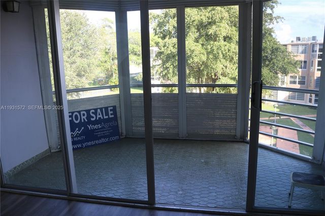 1301 NE 191st St F407, Miami, FL 33179