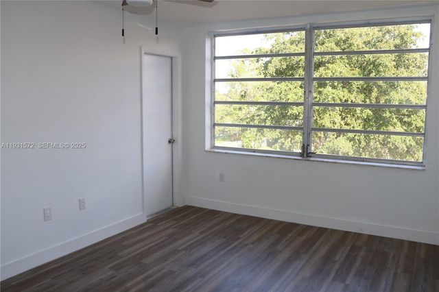 1301 NE 191st St F407, Miami, FL 33179