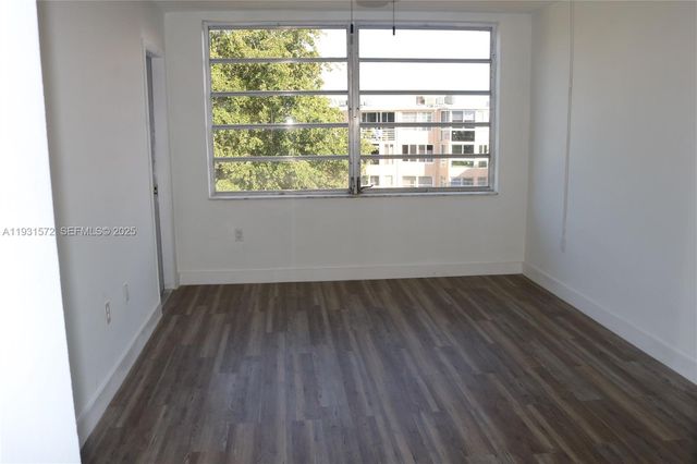 1301 NE 191st St F407, Miami, FL 33179