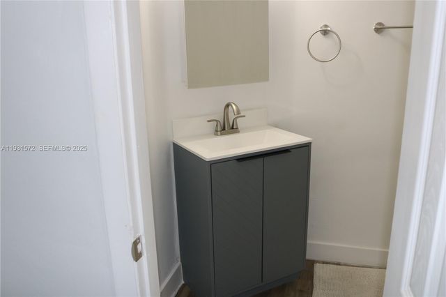 1301 NE 191st St F407, Miami, FL 33179