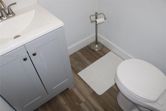 1301 NE 191st St F407, Miami, FL 33179