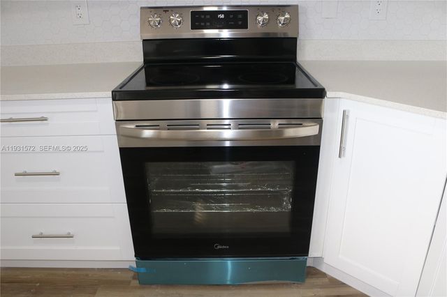 1301 NE 191st St F407, Miami, FL 33179