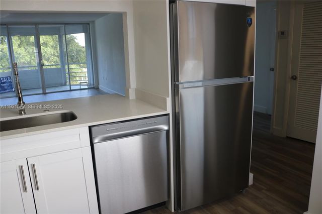 1301 NE 191st St F407, Miami, FL 33179