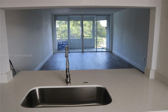 1301 NE 191st St F407, Miami, FL 33179