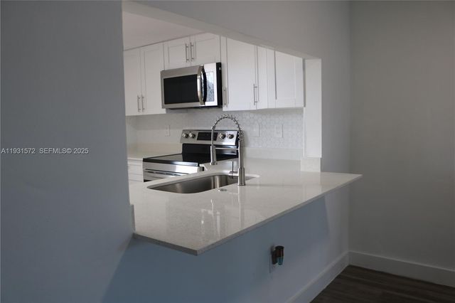 1301 NE 191st St F407, Miami, FL 33179