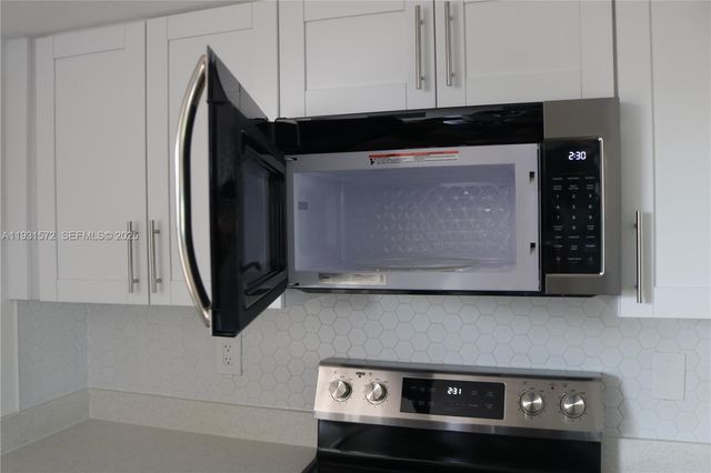 1301 NE 191st St F407, Miami, FL 33179