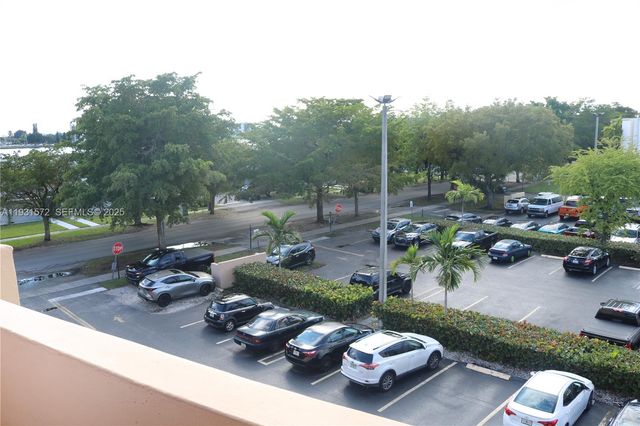 1301 NE 191st St F407, Miami, FL 33179