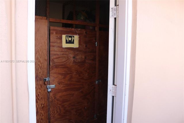 1301 NE 191st St F407, Miami, FL 33179