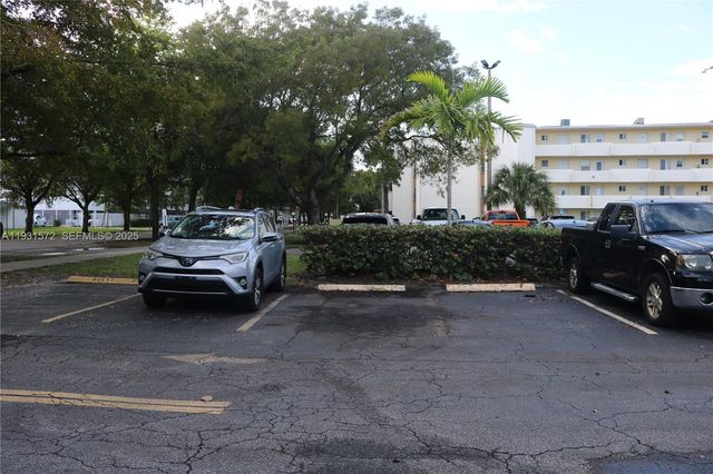 1301 NE 191st St F407, Miami, FL 33179