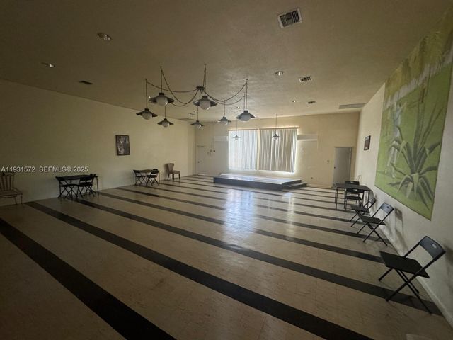 1301 NE 191st St F407, Miami, FL 33179