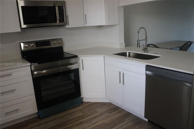 1301 NE 191st St F407, Miami, FL 33179