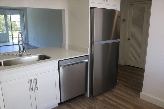 1301 NE 191st St F407, Miami, FL 33179