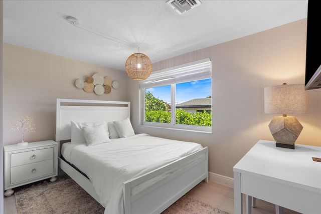 108 SE 31st Avenue, Boynton Beach, FL 33435