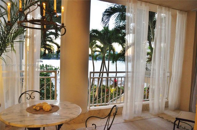 1 Century Ln 310, Miami Beach, FL 33139