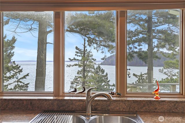 736 Tillamuk Drive, La Conner, WA 98257