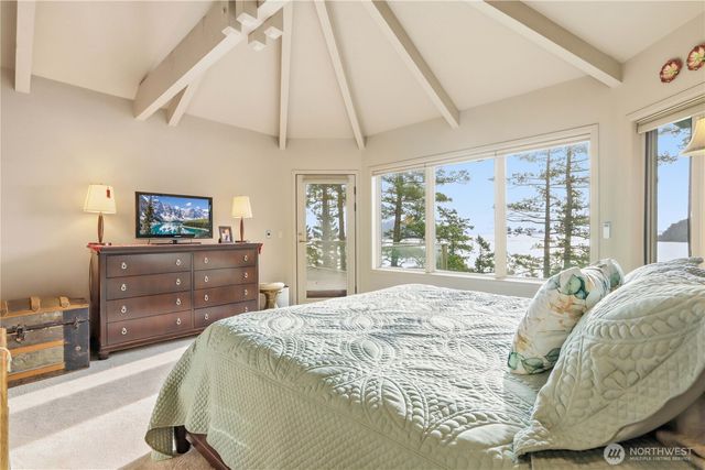 736 Tillamuk Drive, La Conner, WA 98257