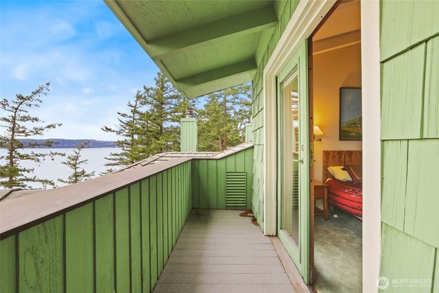 736 Tillamuk Drive, La Conner, WA 98257