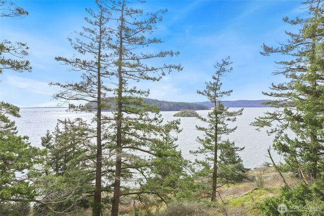 736 Tillamuk Drive, La Conner, WA 98257