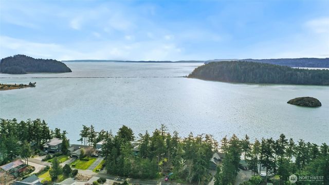 736 Tillamuk Drive, La Conner, WA 98257