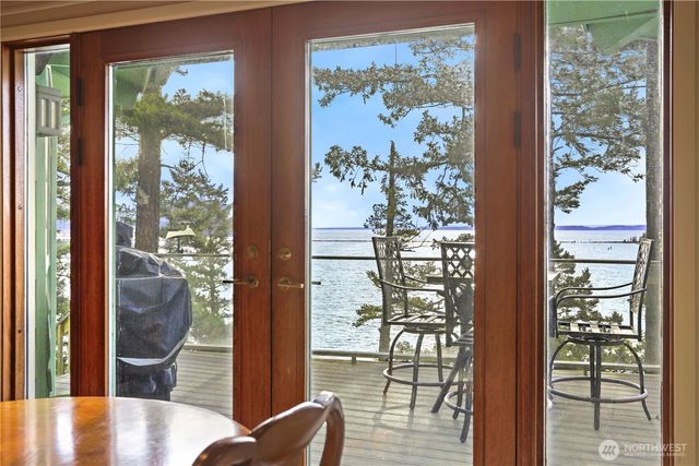 736 Tillamuk Drive, La Conner, WA 98257