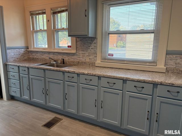 1307 S Pasfield Street, Springfield, IL 62704