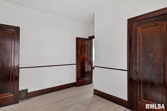 1307 S Pasfield Street, Springfield, IL 62704