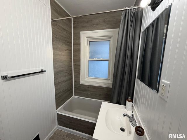 1307 S Pasfield Street, Springfield, IL 62704