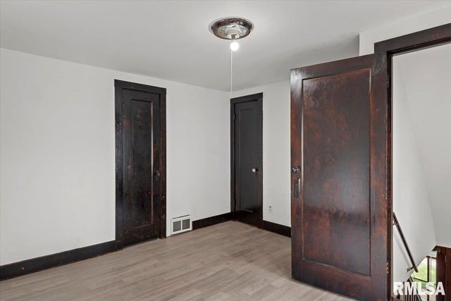 1307 S Pasfield Street, Springfield, IL 62704