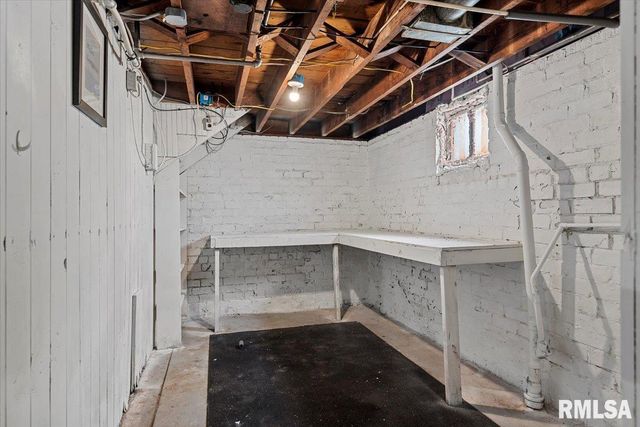 1307 S Pasfield Street, Springfield, IL 62704