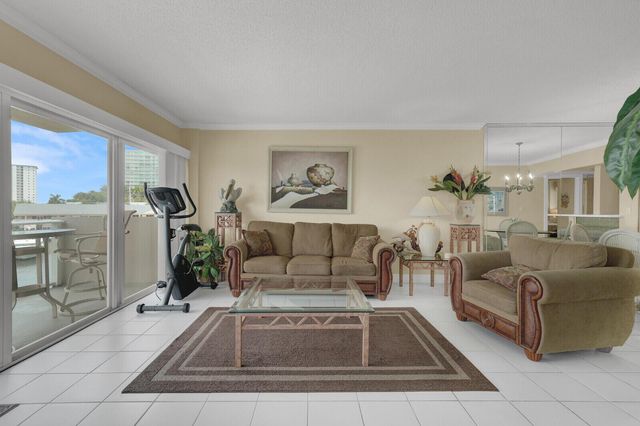 140 NE 28th Avenue 502, Pompano Beach, FL 33062