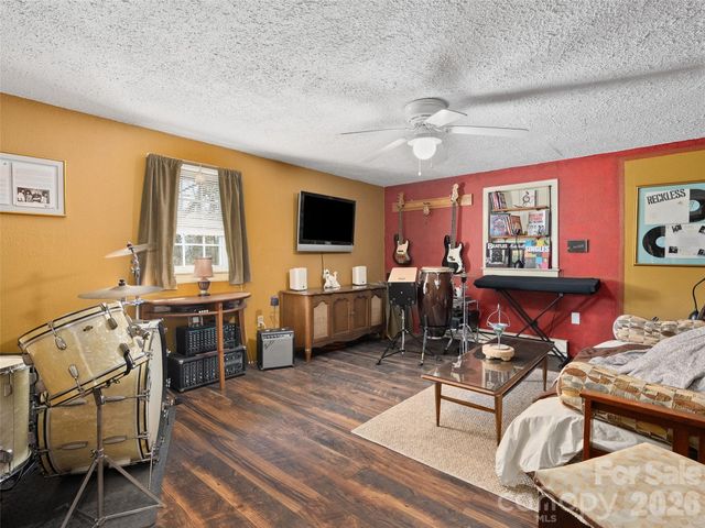 19 Mingus Street, Canton, NC 28716