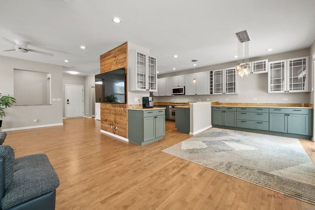 1824 Crenshaw Circle 1824, Vernon Hills, IL 60061