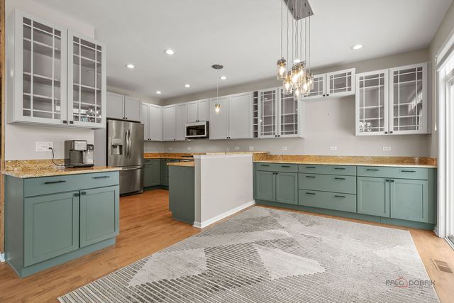 1824 Crenshaw Circle 1824, Vernon Hills, IL 60061