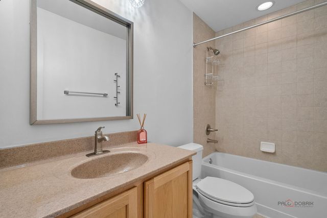 1824 Crenshaw Circle 1824, Vernon Hills, IL 60061