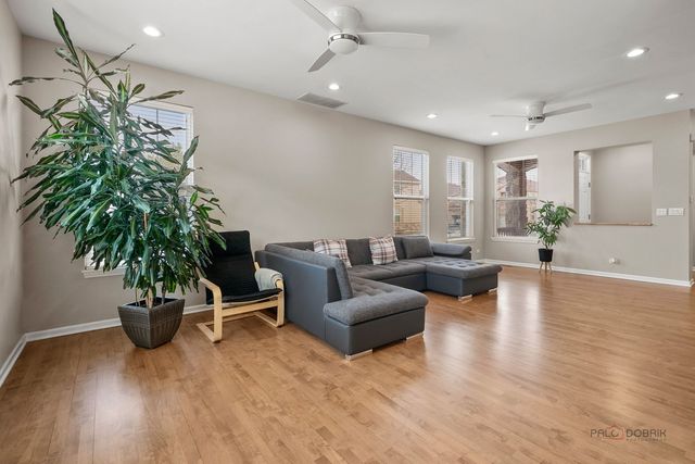 1824 Crenshaw Circle 1824, Vernon Hills, IL 60061