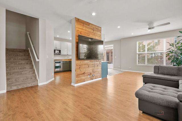 1824 Crenshaw Circle 1824, Vernon Hills, IL 60061