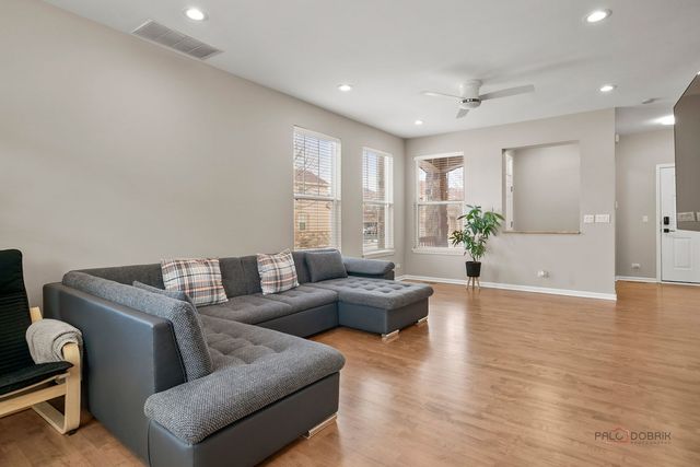 1824 Crenshaw Circle 1824, Vernon Hills, IL 60061