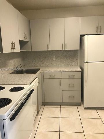 9440 Fontainebleau Blvd 514, Miami, FL 33172