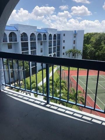 9440 Fontainebleau Blvd 514, Miami, FL 33172