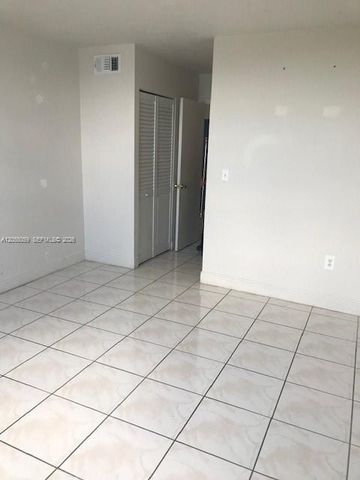 9440 Fontainebleau Blvd 514, Miami, FL 33172