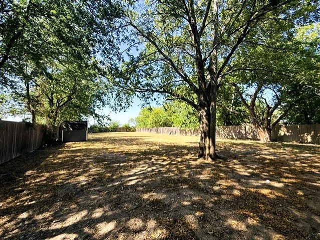 315 W Market Street, Mabank, TX 75147