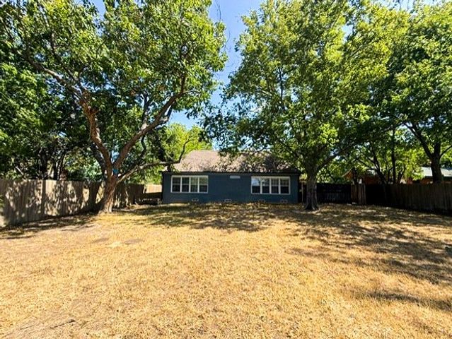 315 W Market Street, Mabank, TX 75147