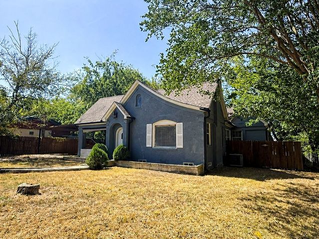 315 W Market Street, Mabank, TX 75147
