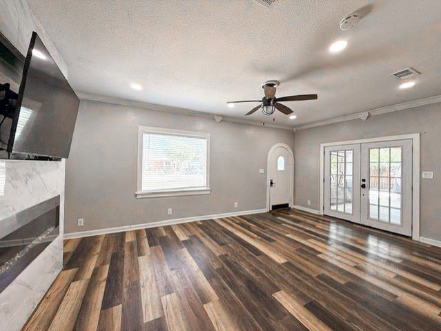 315 W Market Street, Mabank, TX 75147