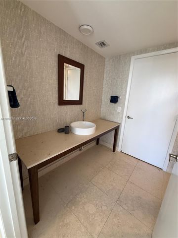 465 Brickell Ave 619, Miami, FL 33131