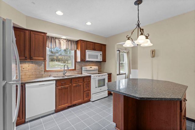 3170 Walnut Grove Lane N, Plymouth, MN 55447