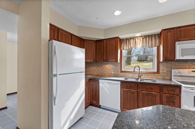 3170 Walnut Grove Lane N, Plymouth, MN 55447