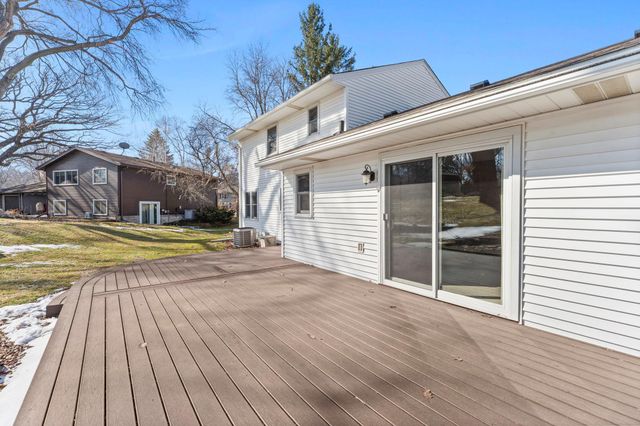 3170 Walnut Grove Lane N, Plymouth, MN 55447