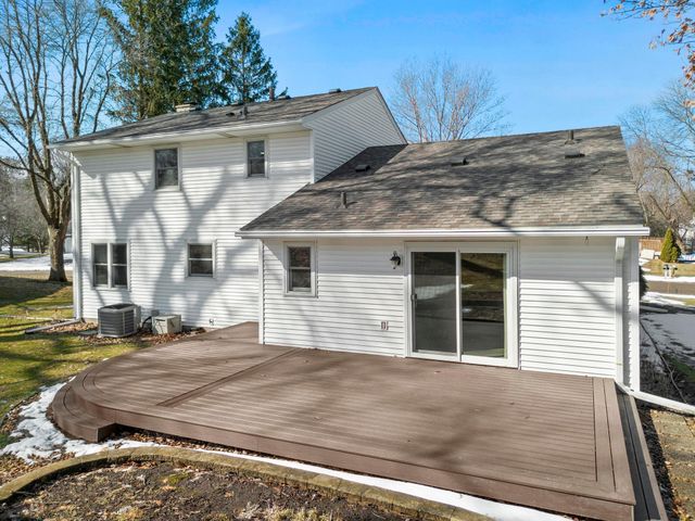 3170 Walnut Grove Lane N, Plymouth, MN 55447