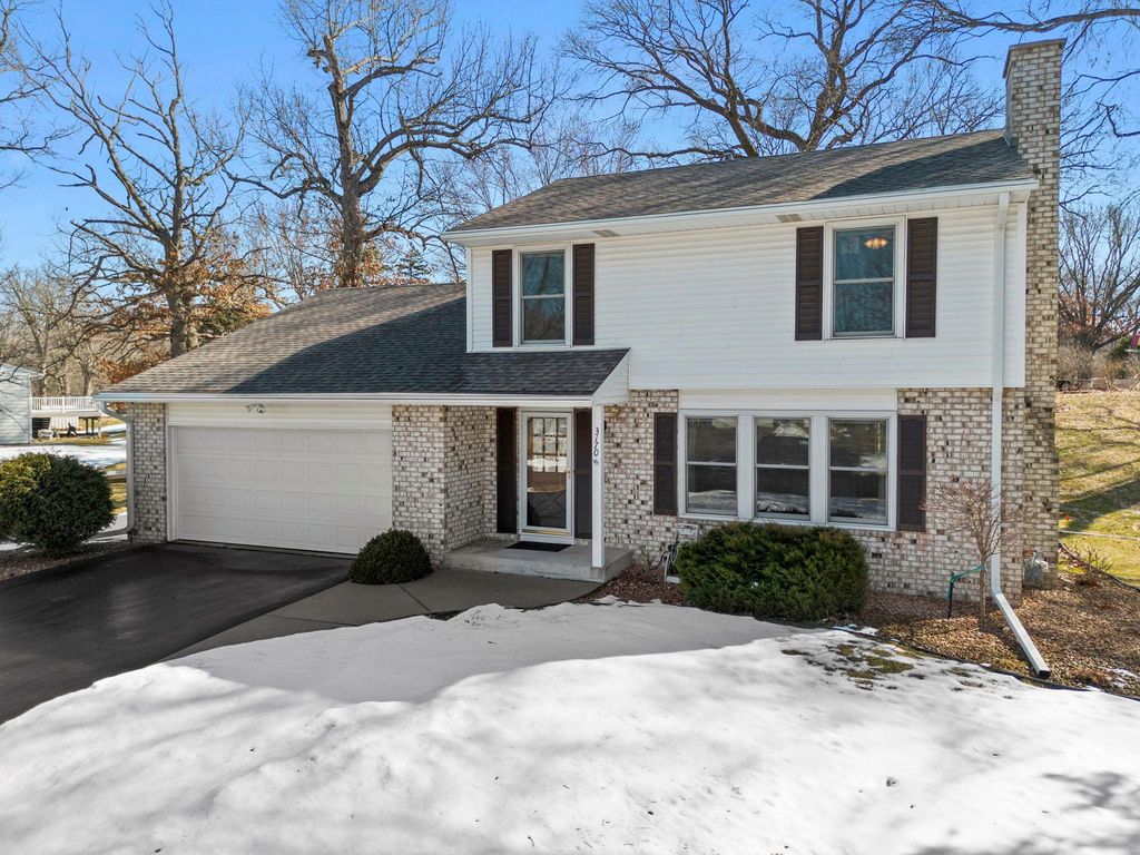 3170 Walnut Grove Lane N, Plymouth, MN 55447